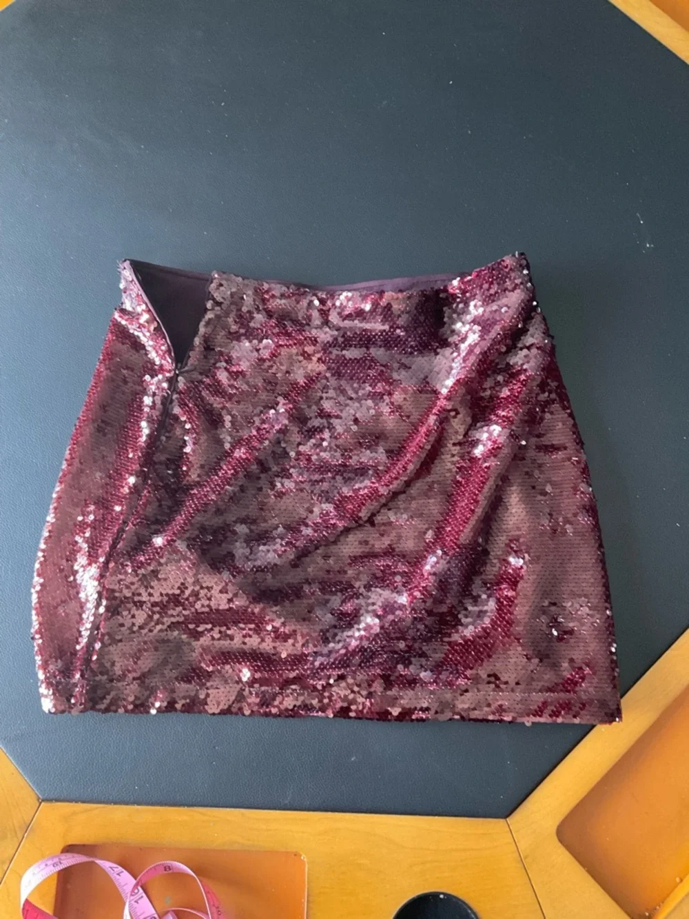 H&M Sequin Mini Skirt in Burgundy - Picture 2 of 5